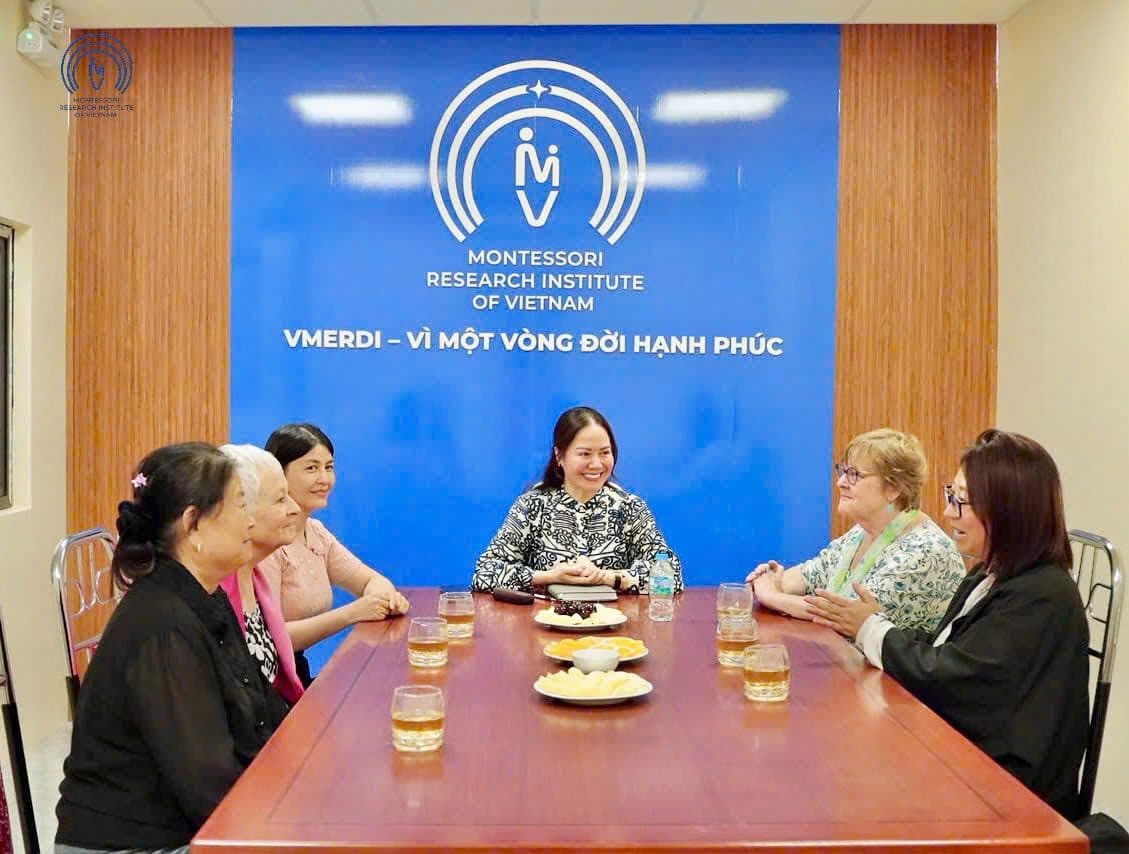 Chào mừng phái đoàn Hiệp hội Montessori Quốc tế AMI đến Hà Nội
